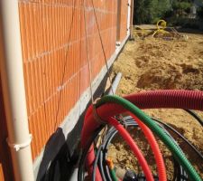 Gouttières de la façade avant reliés