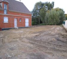 Le terrain mis à niveau après les gros travaux