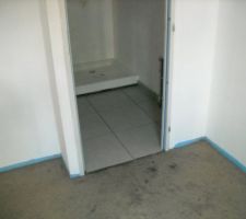 La CH du bas en chappe lisse et SdB carrell&eacute;