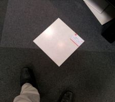 Le carrelage de la pièce de vie