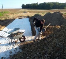 C'est partis pour une bonne journ&eacute;e &agrave; &eacute;tal&eacute; tout &ccedil;a pour que l'autre remorque de b&eacute;ton concass&eacute; sois beinn&eacute;