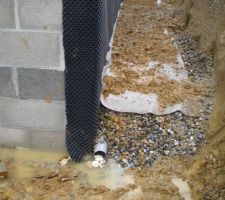 Drain perforé galets sur 40 cms géotextile