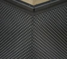 Drain alvéolé sur enduit hydrofuge pour les parties entérrées