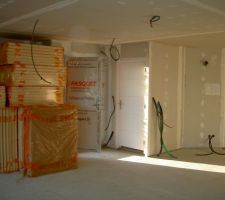 Porte d'entr&eacute;e->cellier-> bout de cuisine