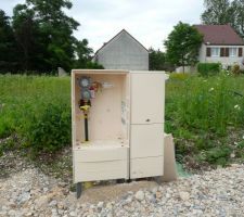 D&eacute;j&agrave; un pb avec la porte du compteur de gaz qui est cass&eacute;e...