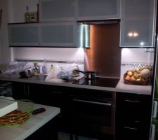Cuisine : Eclairage sous-meubles hauts