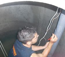 Mise en place du câble tél pour tester le niveau d'eau