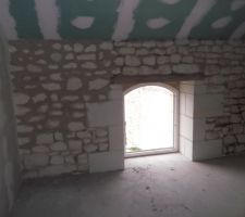 Joint des murs de pierre en cours c'est beaucoup de boulot,assez long a faire mais ça en vaut la peine