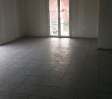 Voici le carrelage ! en 40*40, manque juste les plinthes
