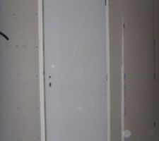 Porte isolante de séparation cellier /garage