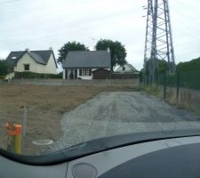 Terrain tout propre en attente de viabilisation.