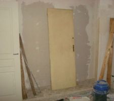 Enduit dans la chambre, vue futur placard encastré