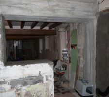 Mur de s&eacute;paration cuisine / s&eacute;jour et le linteau en b&eacute;ton