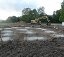 A c&ocirc;t&eacute; de notre futur garage