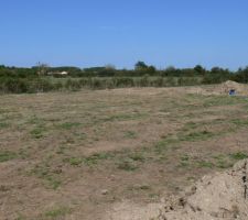Notre terrain sur le lotissement qui comporte 14 lots...il est plat de chez plat !