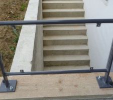 Plexiglas du sousbassement du garde-corps fixé