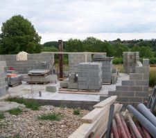 Les ma&ccedil;ons attaquent les murs