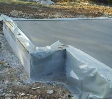 La dalle a &eacute;t&eacute; coul&eacute;e dans la journ&eacute;e.