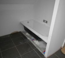 Salle de bain &agrave; l'&eacute;tage (elle sera termin&eacute;e apr&egrave;s la remise des cl&eacute;s)