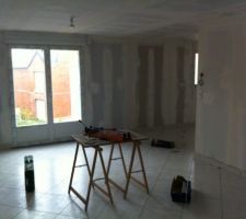 Interieur salon vers cuisine