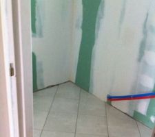 Vue vers salle de bain privée