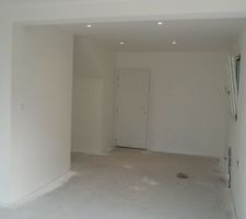 Plafonds finis. Murs sous couch&eacute;s.