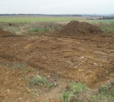 Terrassement pour accueillir le vide sanitaire vu de 3/4 droite