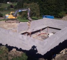 Les murs montent un peu plus.