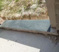 Seuil d'une des baies vitr&eacute;es du RdC