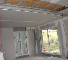 D&eacute;calage de plafond aussi dans la salle &agrave; manger.