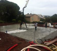 Les maçàns en action sous la pluie !