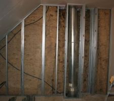 Doublage du mur et coffrage du conduit poujoulat