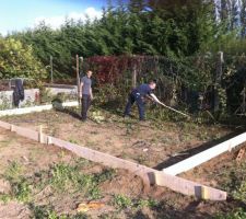 Mise en place des fondations pour l'abri de jardin