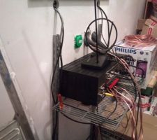 Encastrement de l'ampli c&ocirc;t&eacute; cellier