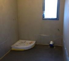 Salle de bain enfant, avec un traitement sp&eacute;cial antid&eacute;rapant et humidit&eacute;
