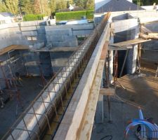 Pr&eacute;paration des poutres pour le plancher de l'&eacute;tage