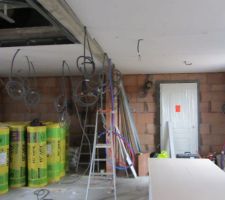 Plafond en cours de pose