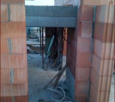 Cellier, acces garage, atention à la tète.