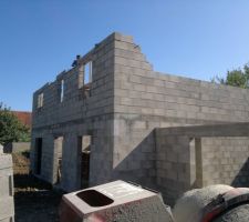 Le 1er &eacute;tage commence &agrave; prendre forme