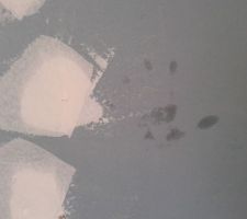 Empreinte suspecte sur le mur ???