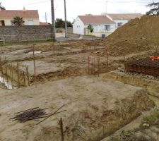Fondations/ferraillage garage en 1er plan et cuisine en 2nd plan