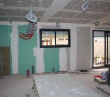 Vue depuis couloir d'entrée, à gauche sera futur cellier et cuisine