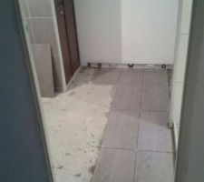 Vue carrelage sol salle de bain