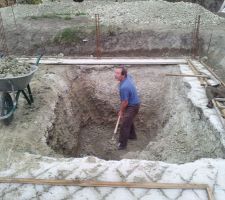 La cave avance. A la main ça use c'est sur