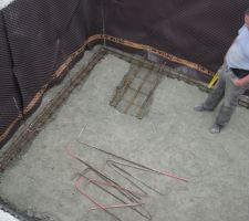 Préparation des fondations du mur de la cave
