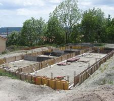 Coffrage bient&ocirc;t fini. Utilisation de banches et de volets