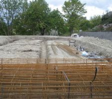 Au centre, des fondations de 80cm de haut