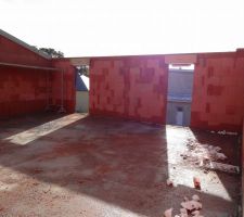 &eacute;tage les fen&ecirc;tres des deux chambres au sud