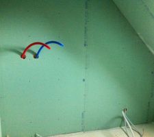 Salle d'eau dans la chambre parentale