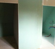 Dressing et salle d'eau de la chambre parentale